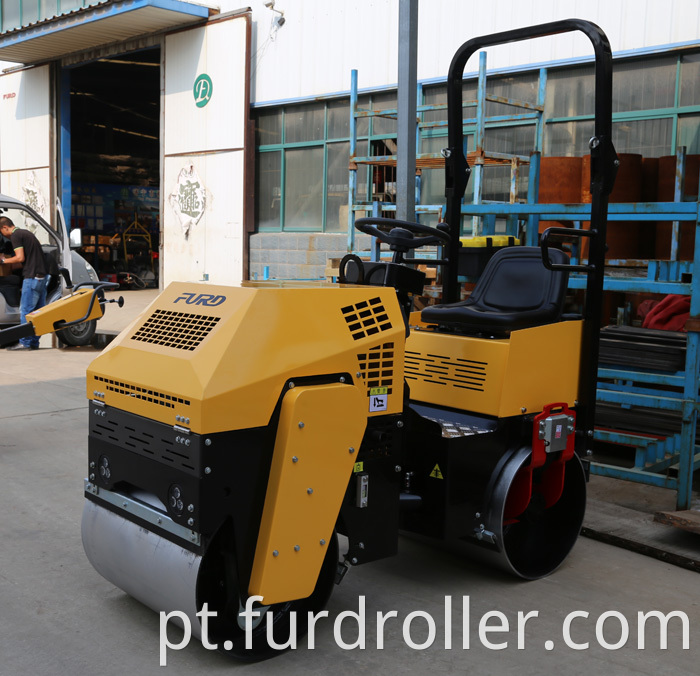 Small asphalt roller (2)